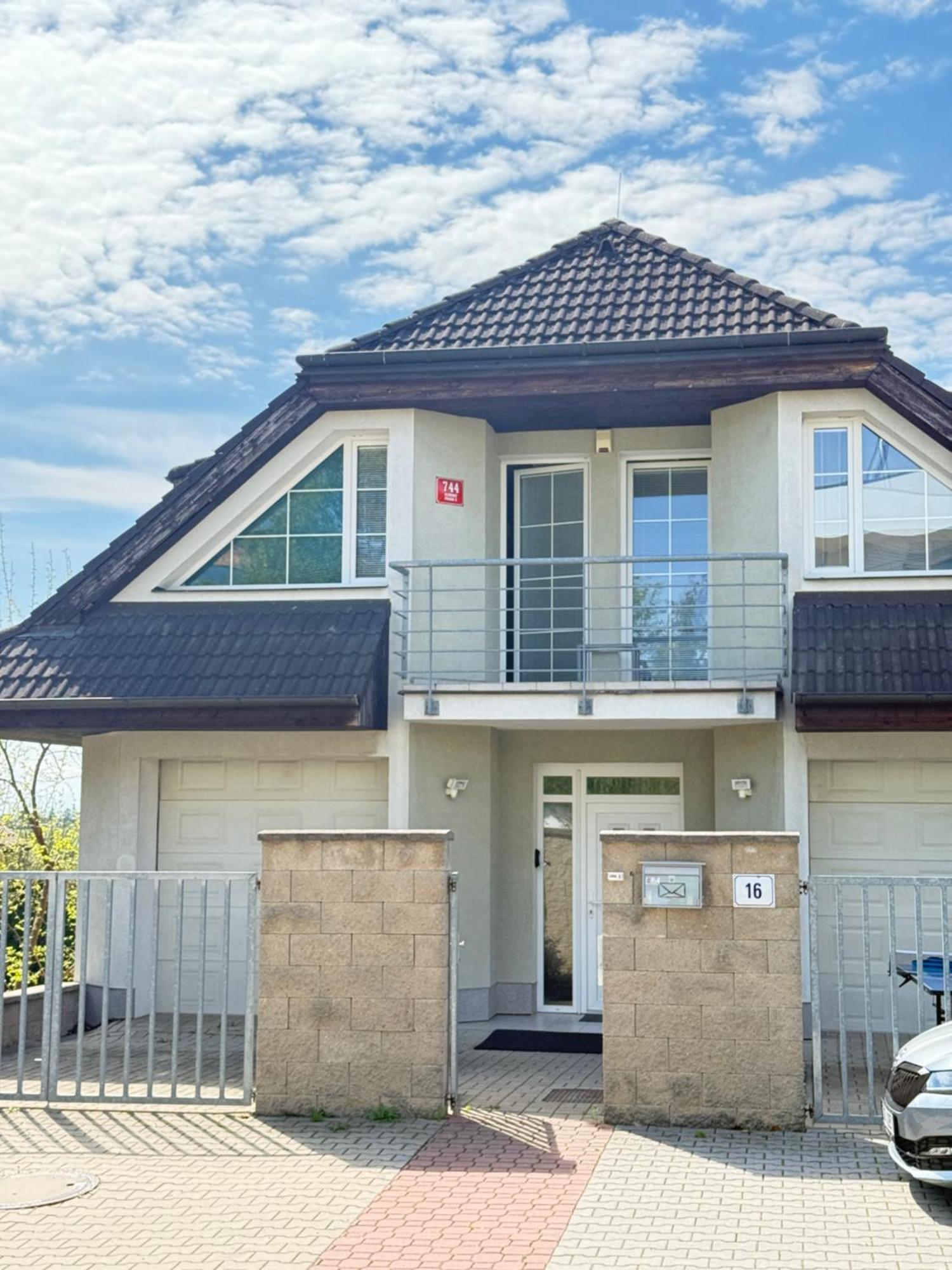Diamondvilla, 4 Bedroom Apartment, Garden & Spa 布拉格 外观 照片
